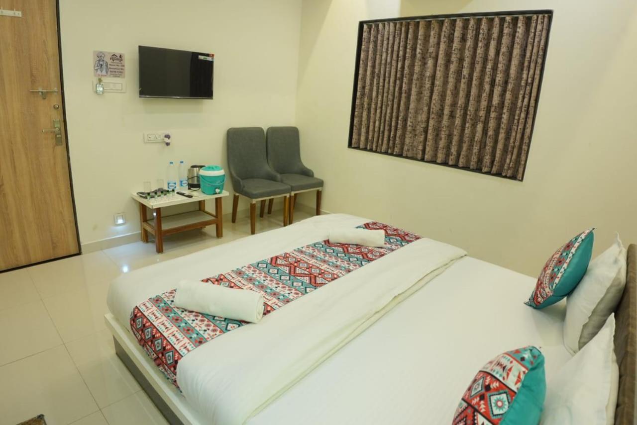 Hotel Ayodhya Virpur Eksteriør bilde